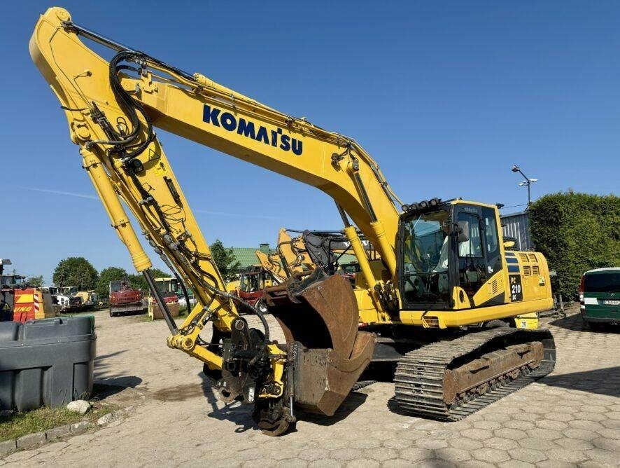 Komatsu PC210LC-11 ENGCON 2x buckets - Lánctalpas kotró: 3 kép. Komatsu PC210LC-11 ENGCON 2x buckets - Lánctalpas kotró: 3 kép.