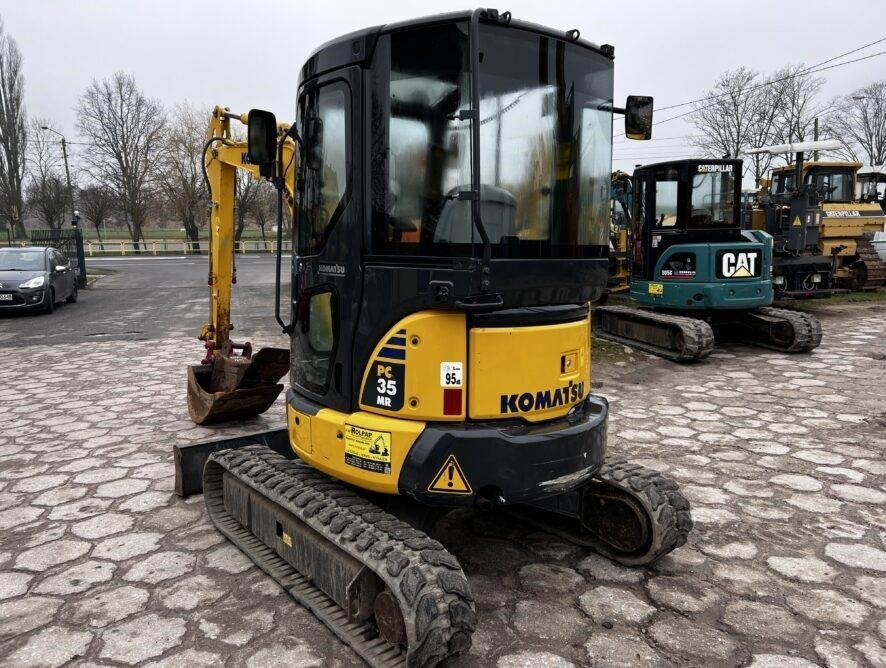 Komatsu PC35 MR-3 - Minikotró: 4 kép. Komatsu PC35 MR-3 - Minikotró: 4 kép.