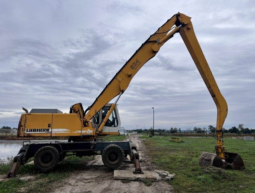 Liebherr 934 - Hulladék kotró: 4 kép. Liebherr 934 - Hulladék kotró: 4 kép.