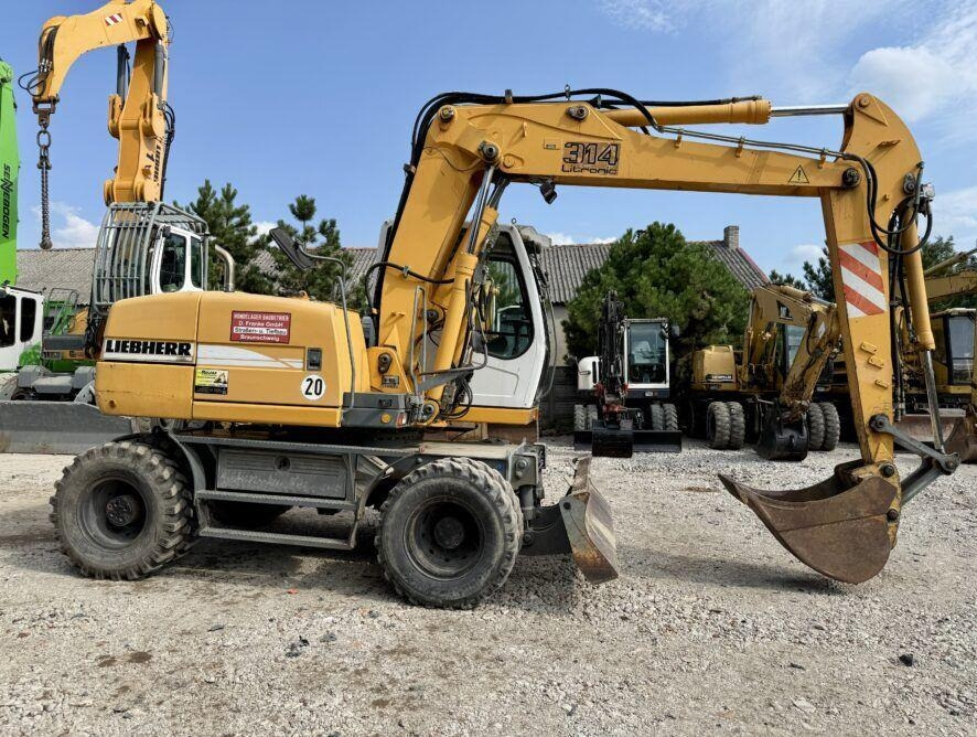 Liebherr A314 - Gumikerekes kotró: 4 kép. Liebherr A314 - Gumikerekes kotró: 4 kép.