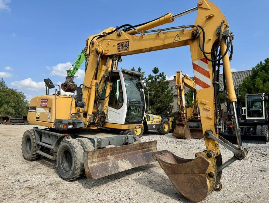 Liebherr A314 - Gumikerekes kotró: 5 kép. Liebherr A314 - Gumikerekes kotró: 5 kép.