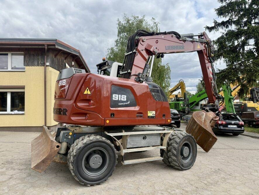 Liebherr A918 Compact - Gumikerekes kotró: 1 kép. Liebherr A918 Compact - Gumikerekes kotró: 1 kép.