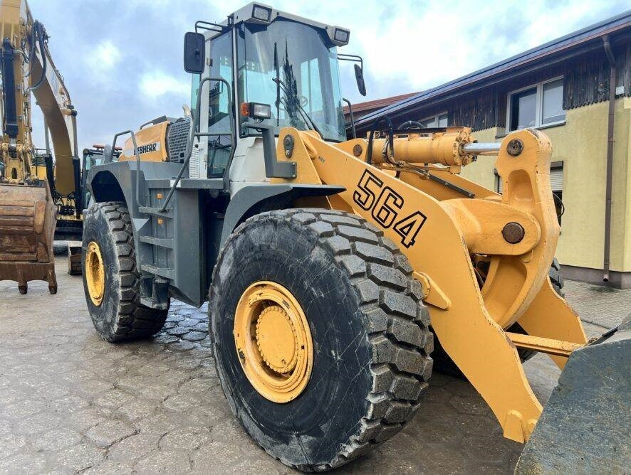Liebherr L564 NEW TIRES - Gumikerekes homlokrakodó: 5 kép. Liebherr L564 NEW TIRES - Gumikerekes homlokrakodó: 5 kép.