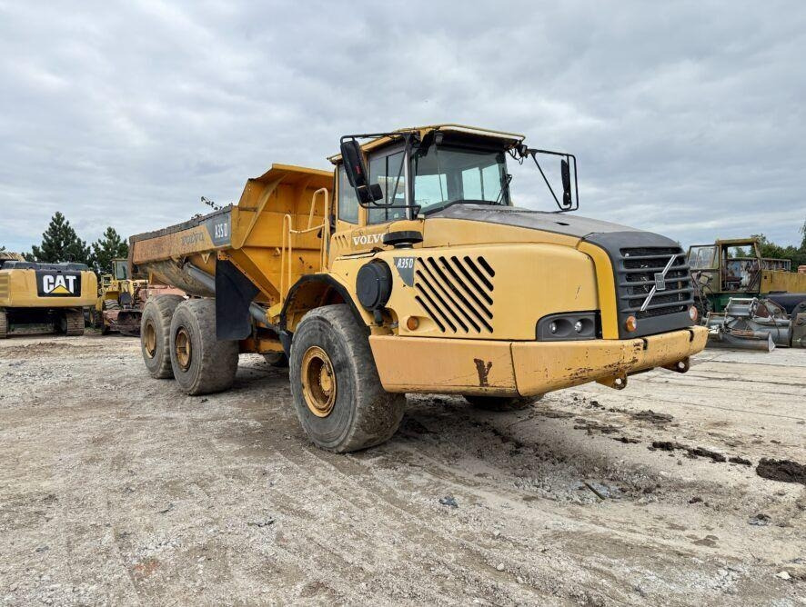 Csuklós dömper Volvo A35D: 6 kép.