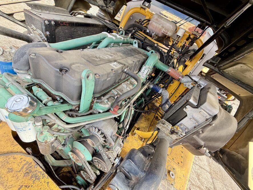 Csuklós dömper Volvo A35D: 15 kép.