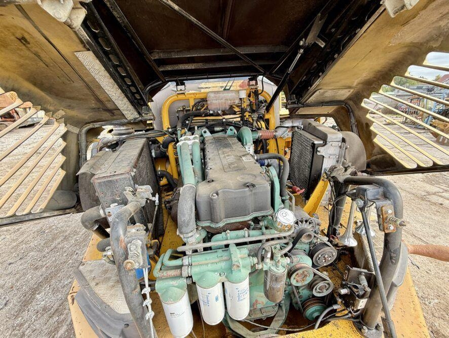 Csuklós dömper Volvo A35D: 14 kép.