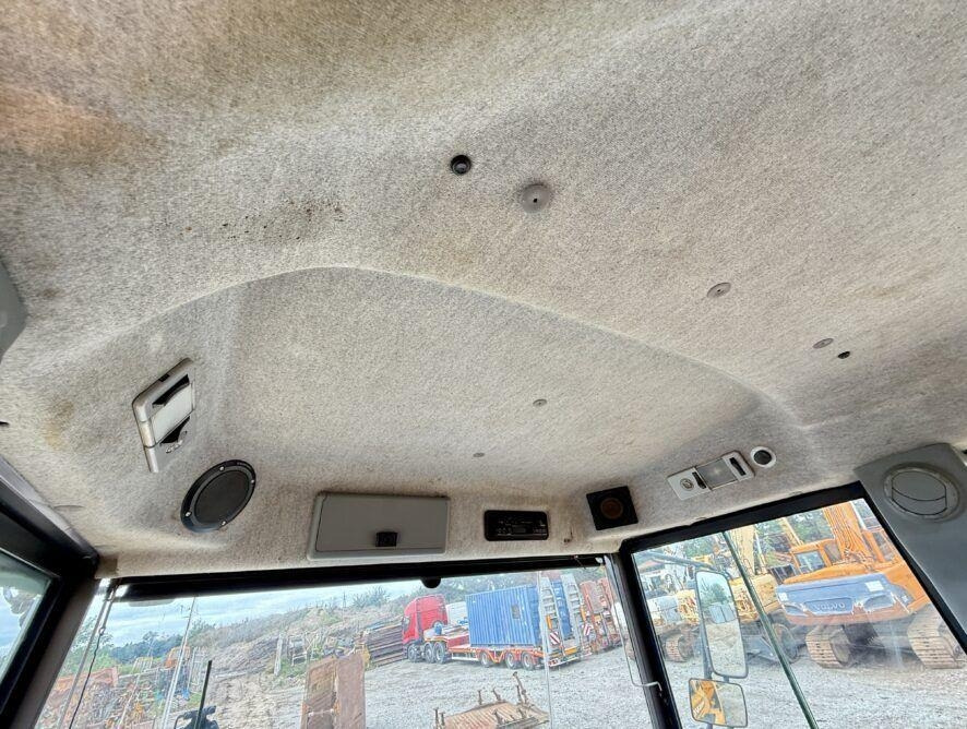 Csuklós dömper Volvo A35D: 12 kép.