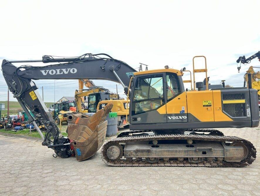 Volvo EC220EL - Lánctalpas kotró: 1 kép. Volvo EC220EL - Lánctalpas kotró: 1 kép.