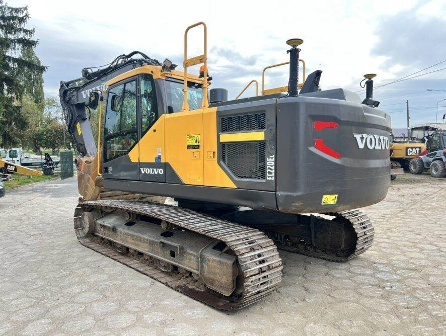 Volvo EC220EL - Lánctalpas kotró: 2 kép. Volvo EC220EL - Lánctalpas kotró: 2 kép.