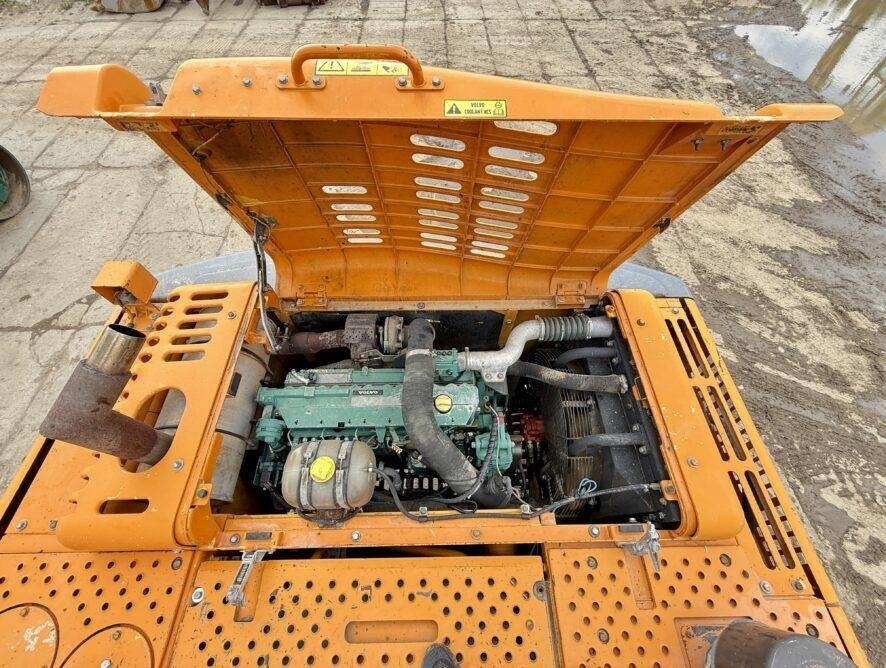 Volvo EC290CL - Lánctalpas kotró: 3 kép. Volvo EC290CL - Lánctalpas kotró: 3 kép.