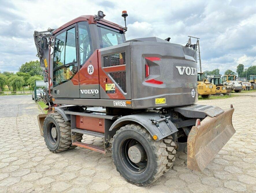 Volvo EWR150E - Gumikerekes kotró: 1 kép. Volvo EWR150E - Gumikerekes kotró: 1 kép.