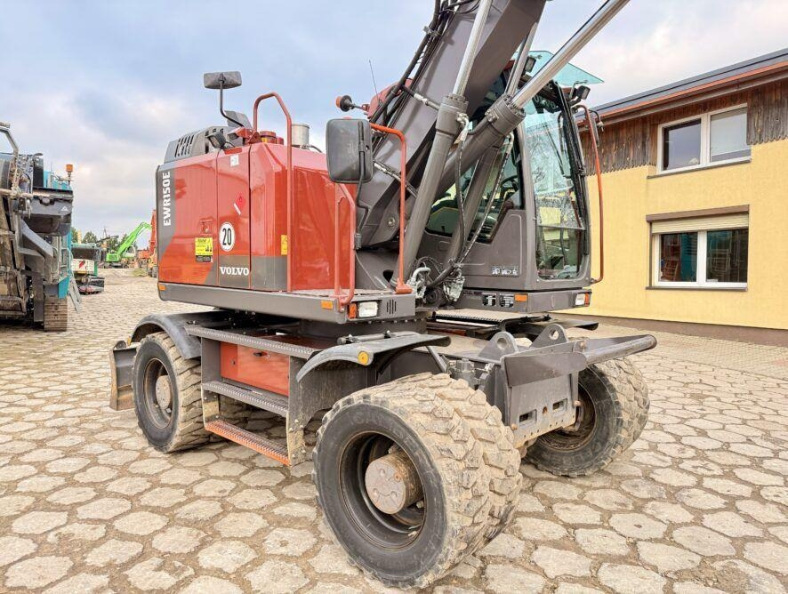 Volvo EWR150E - Gumikerekes kotró: 5 kép. Volvo EWR150E - Gumikerekes kotró: 5 kép.