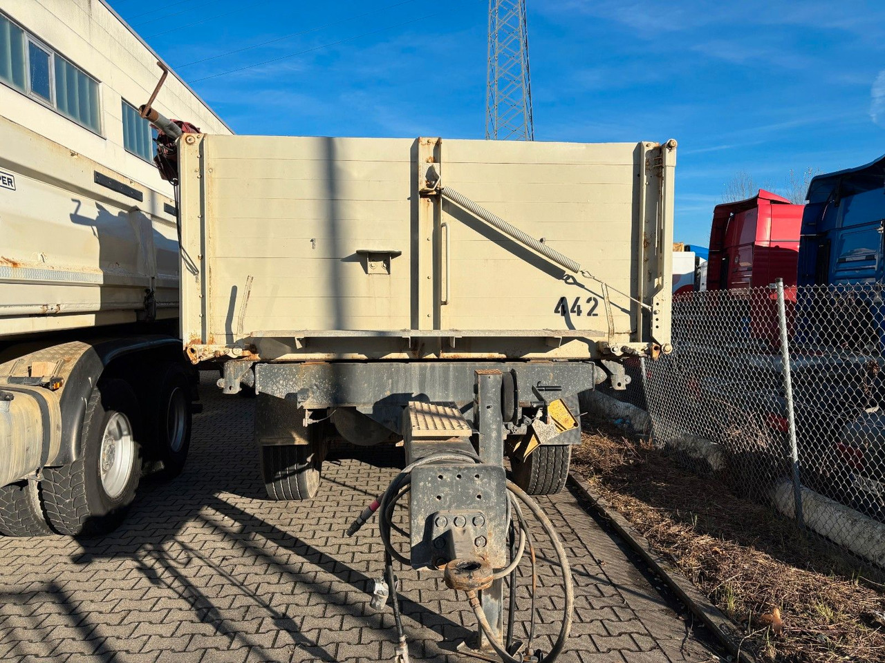 Carnehl Tandem /BPW/ Luftfederung/ Rollplane Carnehl Tandem /BPW/ Luftfederung/ Rollplane - Pótkocsi billenőplatós: 4 kép. Carnehl Tandem /BPW/ Luftfederung/ Rollplane Carnehl Tandem /BPW/ Luftfederung/ Rollplane - Pótkocsi billenőplatós: 4 kép.