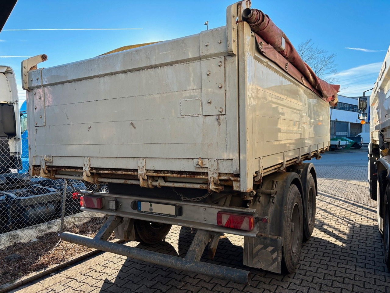 Carnehl Tandem /BPW/ Luftfederung/ Rollplane Carnehl Tandem /BPW/ Luftfederung/ Rollplane - Pótkocsi billenőplatós: 2 kép. Carnehl Tandem /BPW/ Luftfederung/ Rollplane Carnehl Tandem /BPW/ Luftfederung/ Rollplane - Pótkocsi billenőplatós: 2 kép.
