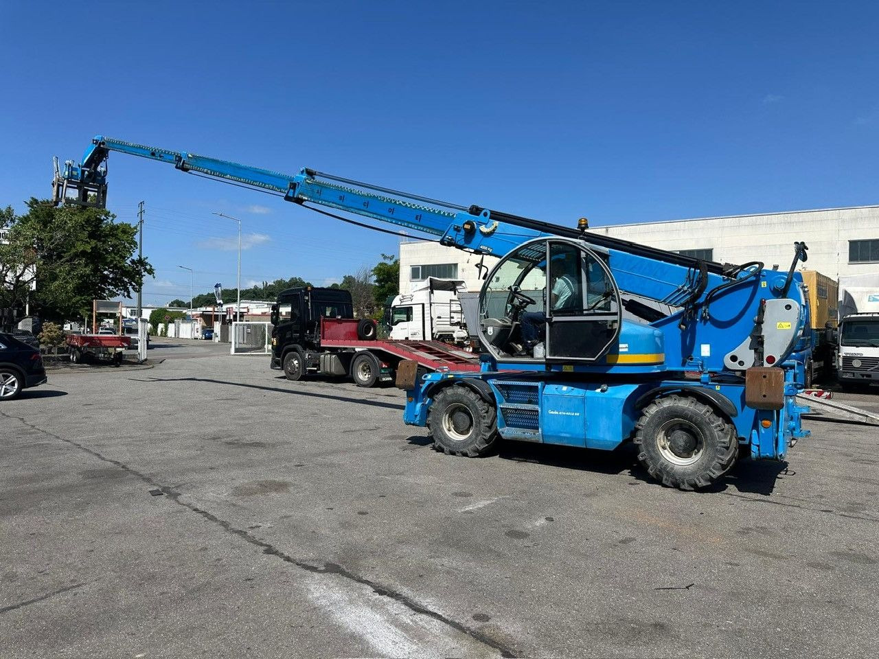 Genie Terex GTH 4018 SR/4x4/ ROTO - Emelőkosaras teherautó: 1 kép. Genie Terex GTH 4018 SR/4x4/ ROTO - Emelőkosaras teherautó: 1 kép.
