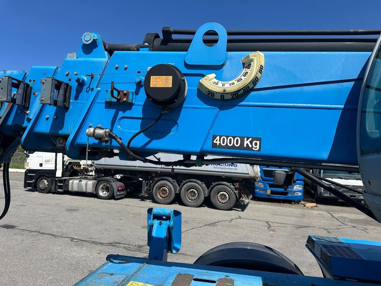 Genie Terex GTH 4018 SR/4x4/ ROTO - Emelőkosaras teherautó: 5 kép. Genie Terex GTH 4018 SR/4x4/ ROTO - Emelőkosaras teherautó: 5 kép.