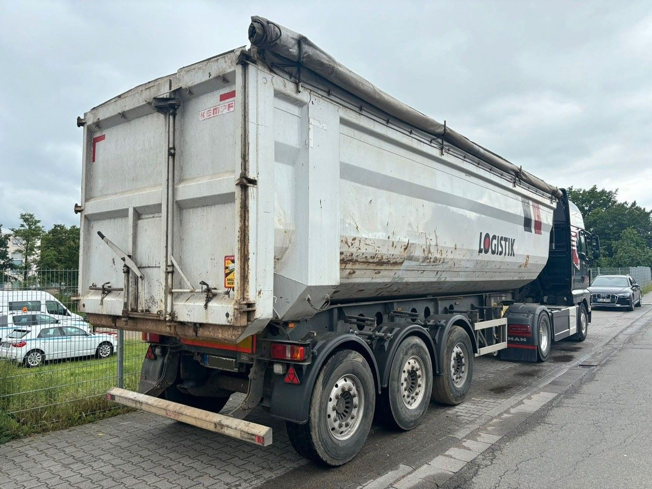 Kempf SKM 35-3 45m³/Stahl /Liftachse/Alufelgen /SAF Kempf SKM 35-3 45m³/Stahl /Liftachse/Alufelgen /SAF - Félpótkocsi billenőplatós: 1 kép. Kempf SKM 35-3 45m³/Stahl /Liftachse/Alufelgen /SAF Kempf SKM 35-3 45m³/Stahl /Liftachse/Alufelgen /SAF - Félpótkocsi billenőplatós: 1 kép.