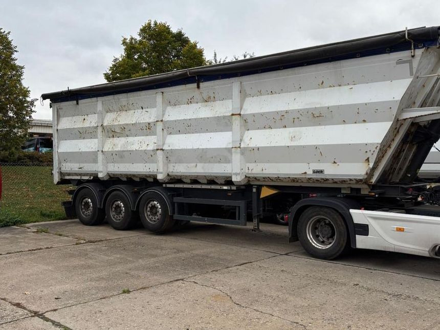 Lück SKF 35 60m³ Liftachse/Plane - Félpótkocsi billenőplatós: 2 kép. Lück SKF 35 60m³ Liftachse/Plane - Félpótkocsi billenőplatós: 2 kép.