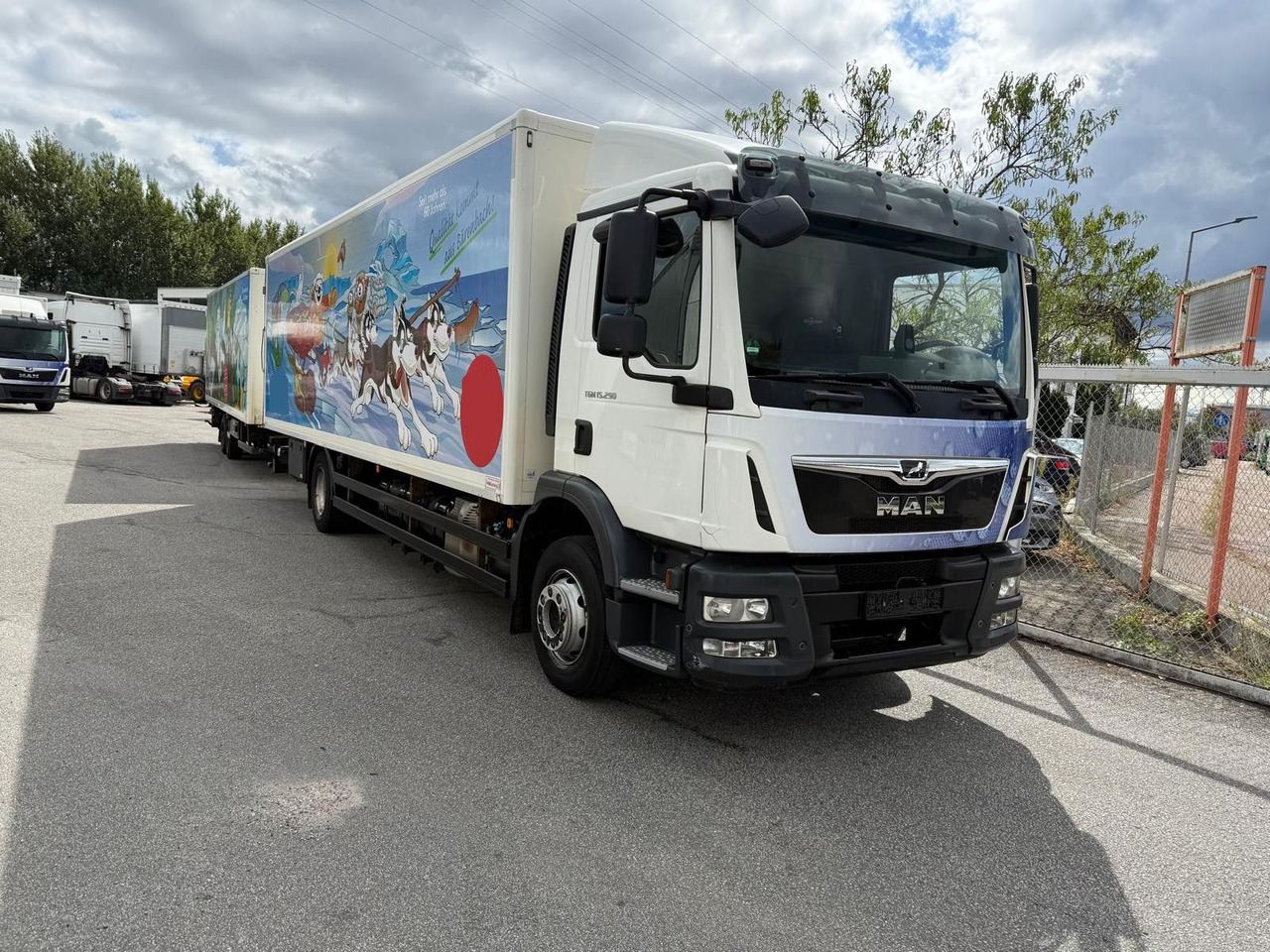 MAN TGM 15.290 kein 12.250 - Dobozos felépítményű teherautó: 2 kép. MAN TGM 15.290 kein 12.250 - Dobozos felépítményű teherautó: 2 kép.