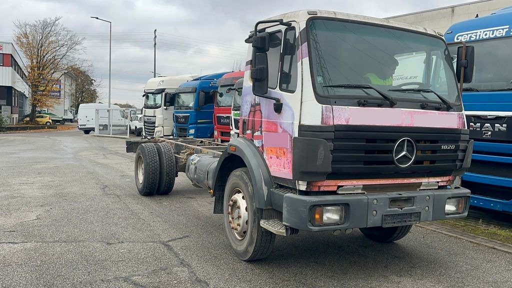 Mercedes-Benz 1820 AP Achse/Blatt/5x vorhanden - Alvaz teherautó: 2 kép. Mercedes-Benz 1820 AP Achse/Blatt/5x vorhanden - Alvaz teherautó: 2 kép.