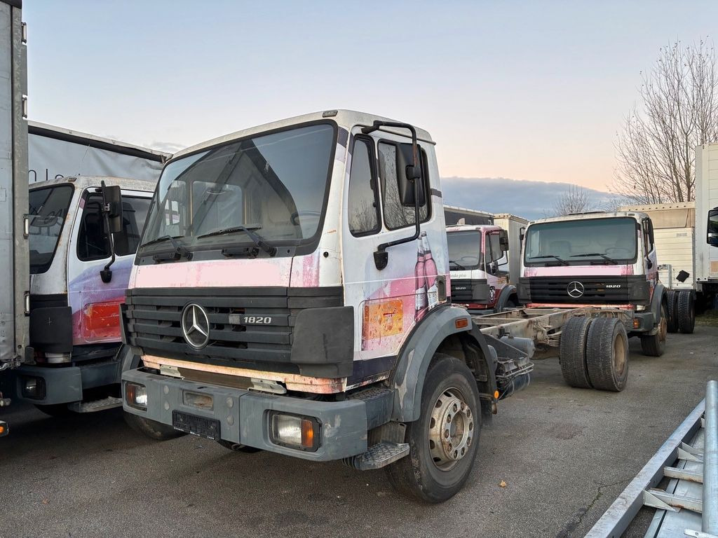 Mercedes-Benz 1820 AP Achse/Blatt/5x vorhanden - Alvaz teherautó: 4 kép. Mercedes-Benz 1820 AP Achse/Blatt/5x vorhanden - Alvaz teherautó: 4 kép.