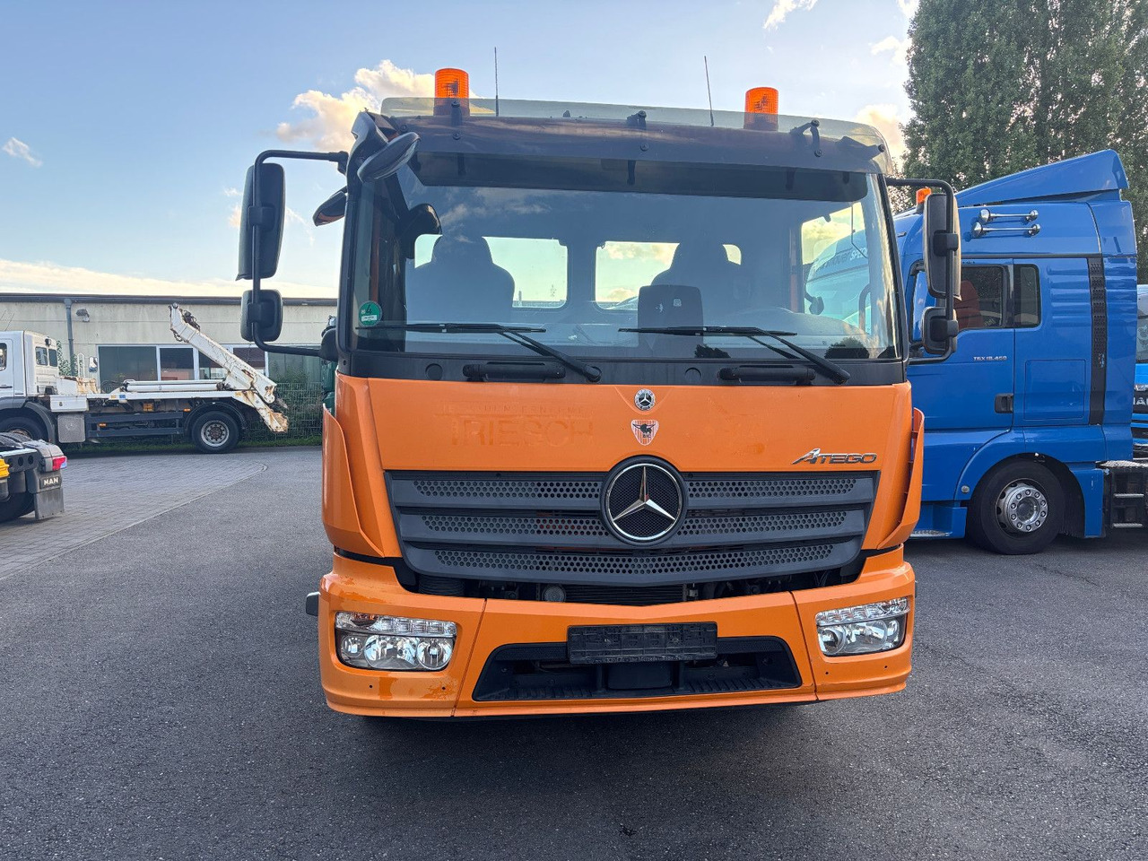 Mercedes-Benz Atego 1530 - Billenőplatós teherautó: 3 kép. Mercedes-Benz Atego 1530 - Billenőplatós teherautó: 3 kép.