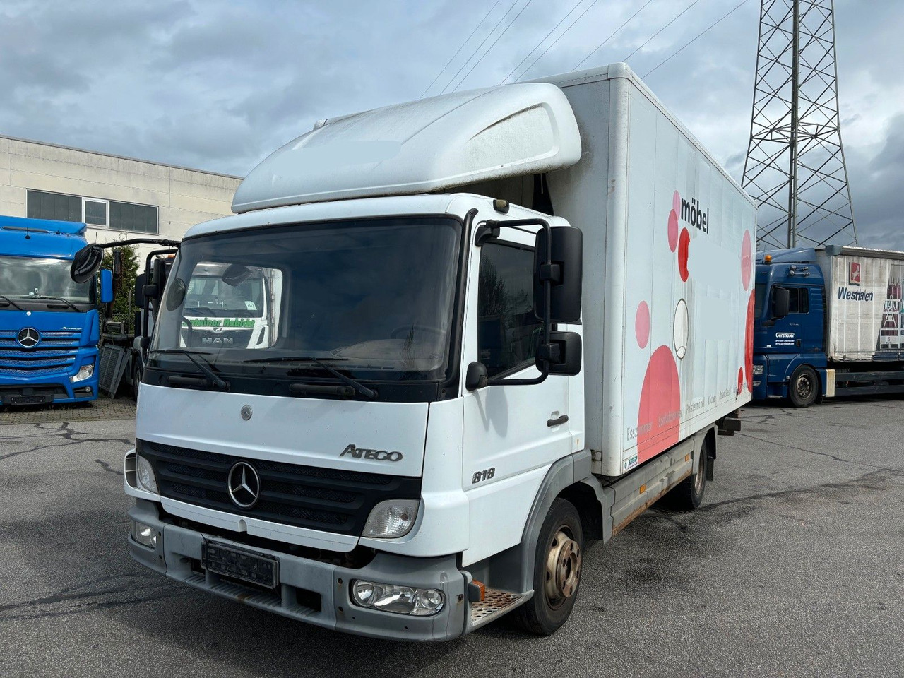 Mercedes-Benz Atego 818 Kurze Radstand Blattfederung - Dobozos kisteherautó: 1 kép. Mercedes-Benz Atego 818 Kurze Radstand Blattfederung - Dobozos kisteherautó: 1 kép.