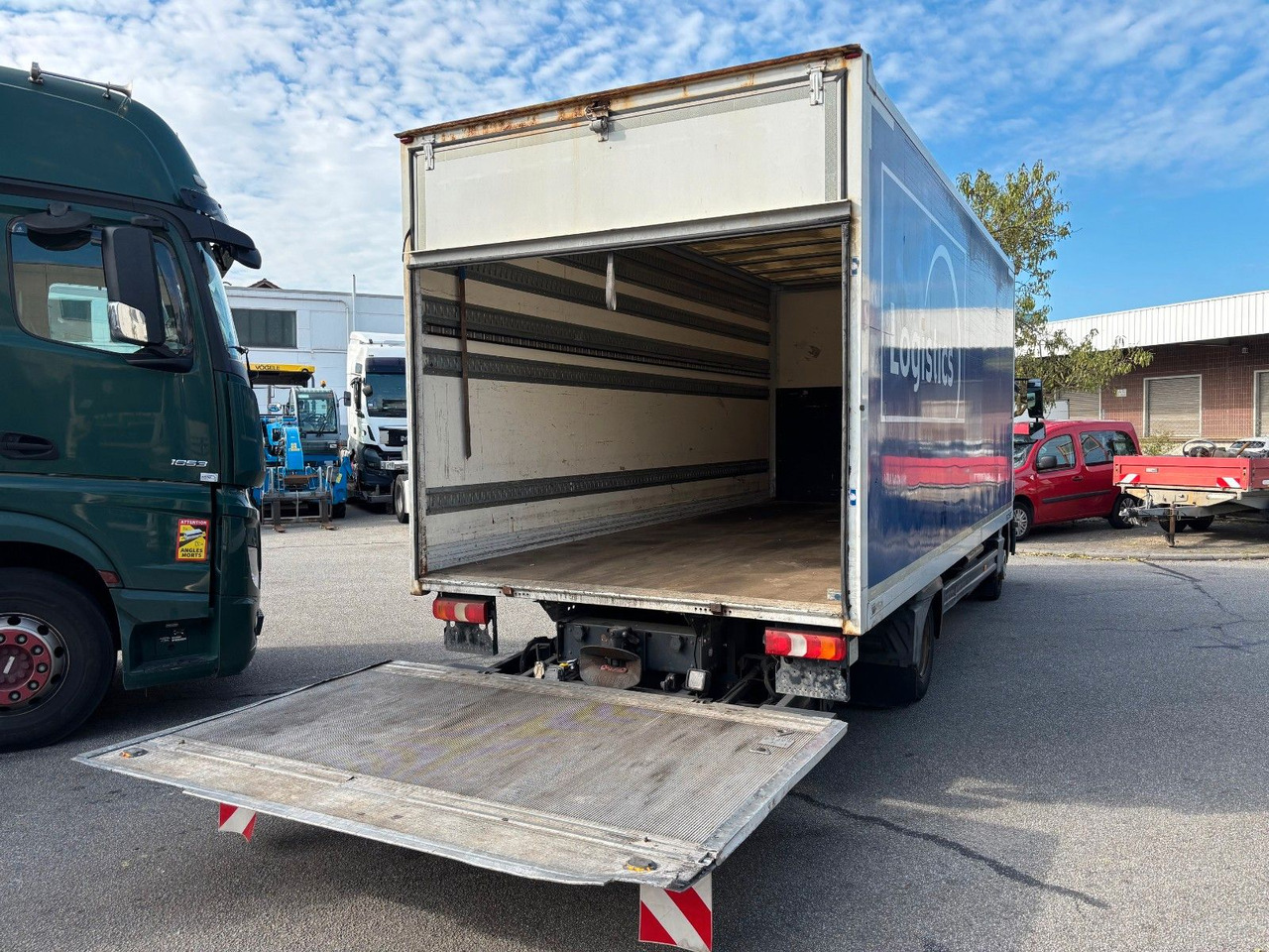 Mercedes-Benz Atego 821 Luft/LBW/EU6/Klima/Navi - Dobozos kisteherautó: 5 kép. Mercedes-Benz Atego 821 Luft/LBW/EU6/Klima/Navi - Dobozos kisteherautó: 5 kép.