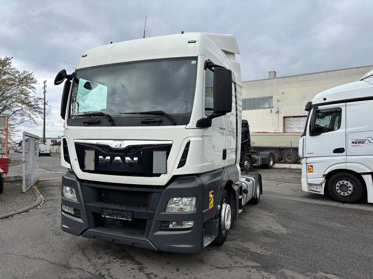 MAN TGX 18.440/Retarder/Hubsattelkupplung/Navi - Nyergesvontató: 3 kép. MAN TGX 18.440/Retarder/Hubsattelkupplung/Navi - Nyergesvontató: 3 kép.