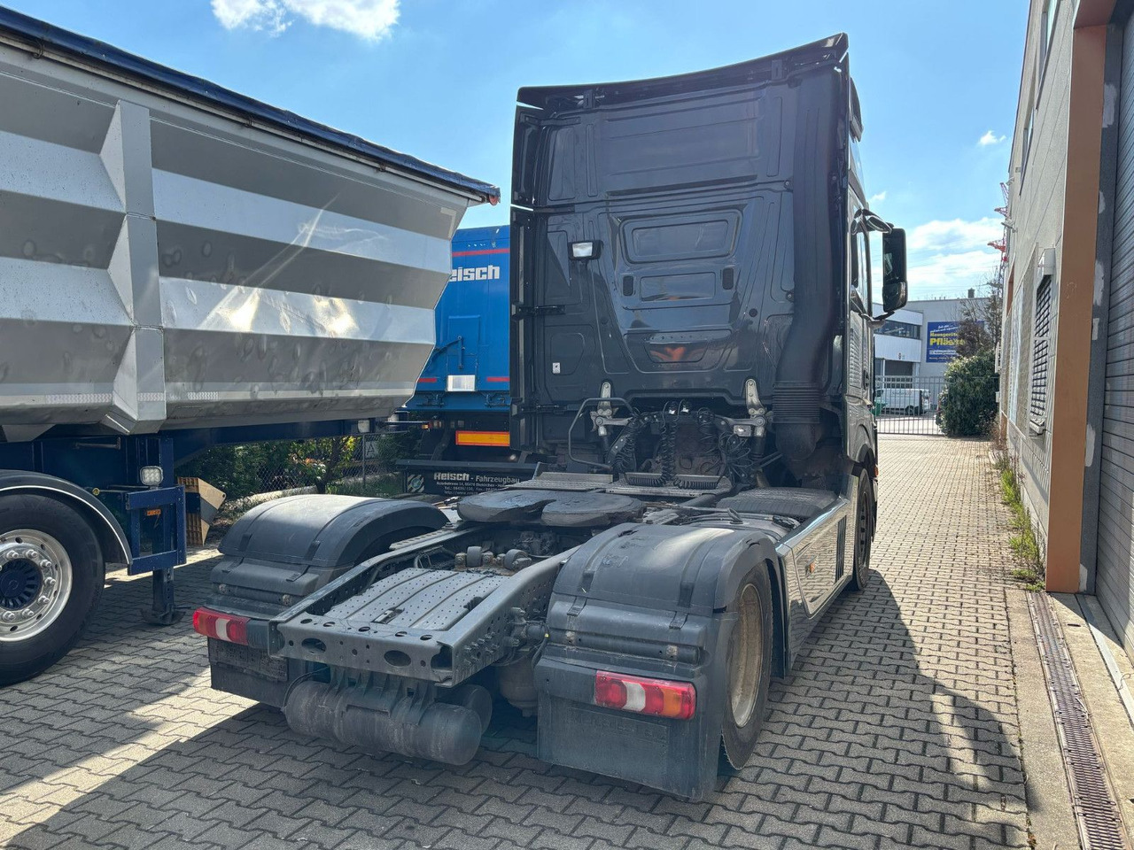 Mercedes-Benz Actros 1851 Retarder/Luft/Klima - Nyergesvontató: 5 kép. Mercedes-Benz Actros 1851 Retarder/Luft/Klima - Nyergesvontató: 5 kép.