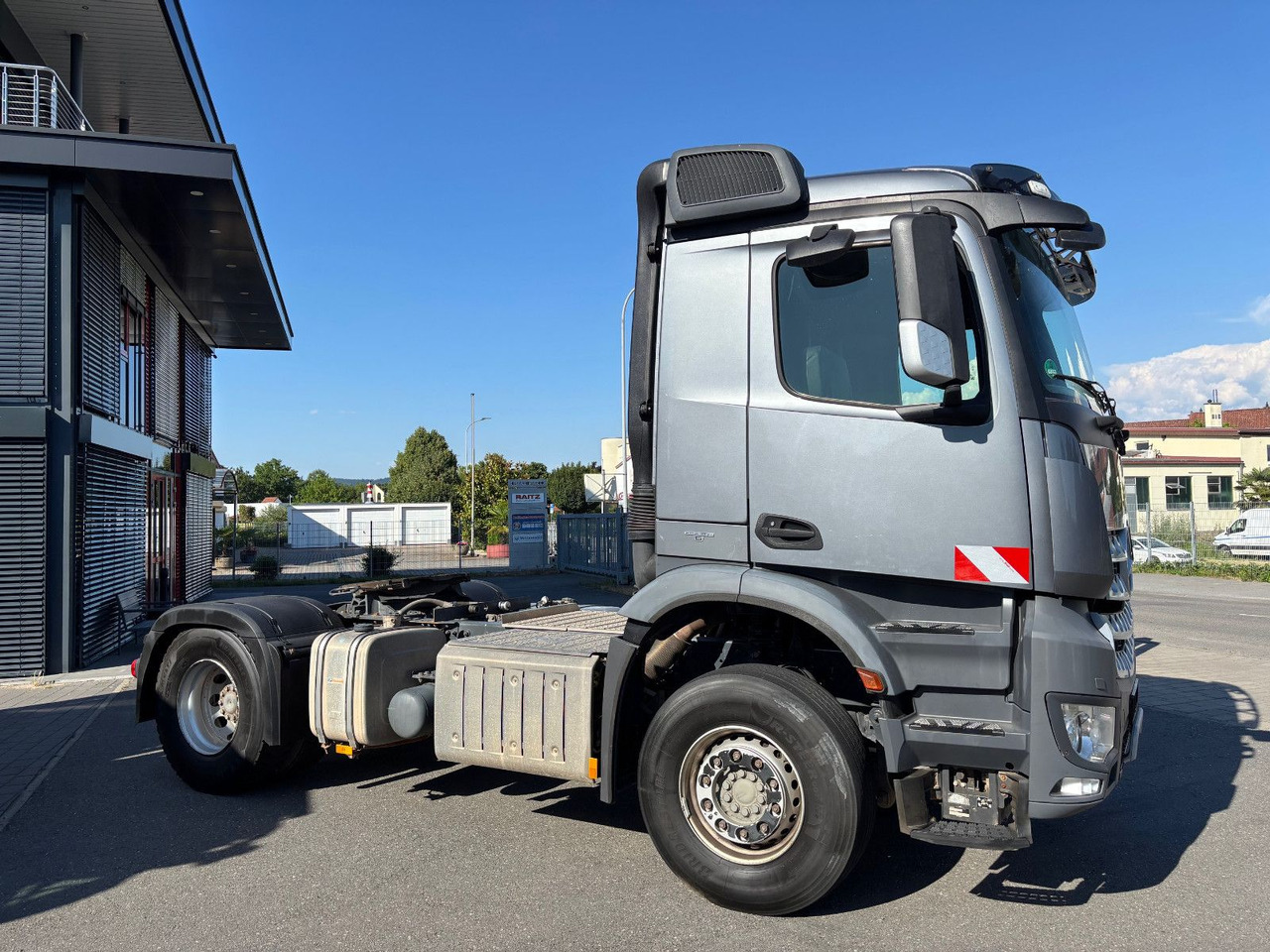 Mercedes-Benz Arocs 1842 Retarder/Kipphyd./Klima - Nyergesvontató: 4 kép. Mercedes-Benz Arocs 1842 Retarder/Kipphyd./Klima - Nyergesvontató: 4 kép.