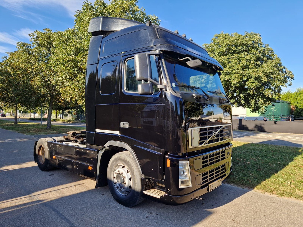 Volvo FH 560 TOP ZUSTAND - Nyergesvontató: 2 kép. Volvo FH 560 TOP ZUSTAND - Nyergesvontató: 2 kép.