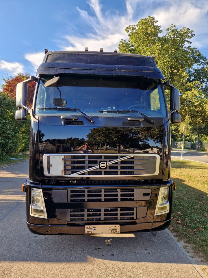 Volvo FH 560 TOP ZUSTAND - Nyergesvontató: 3 kép. Volvo FH 560 TOP ZUSTAND - Nyergesvontató: 3 kép.