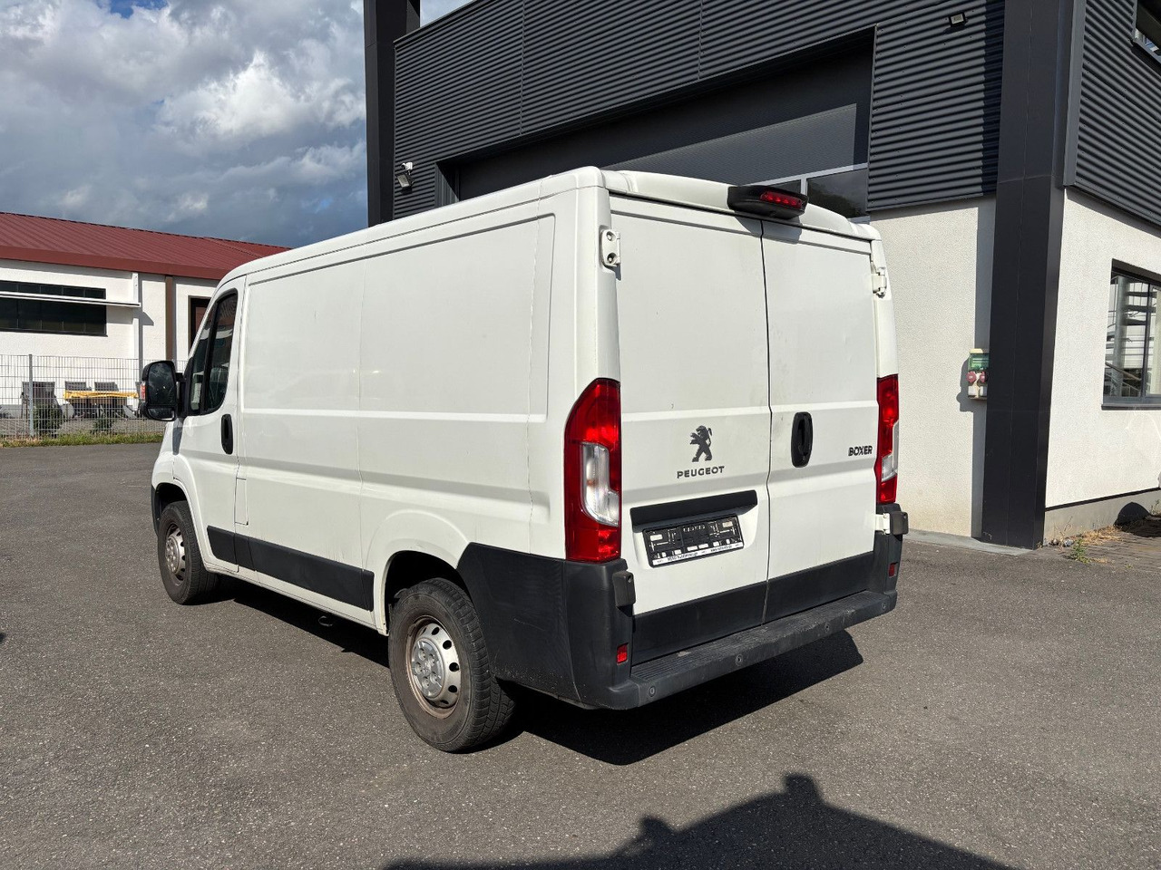 Kis furgon Peugeot Boxer: 8 kép. Kis furgon Peugeot Boxer: 8 kép.