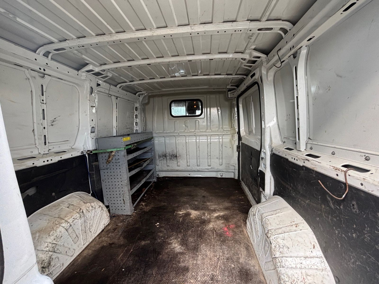 Kis furgon Peugeot Boxer: 12 kép. Kis furgon Peugeot Boxer: 12 kép.