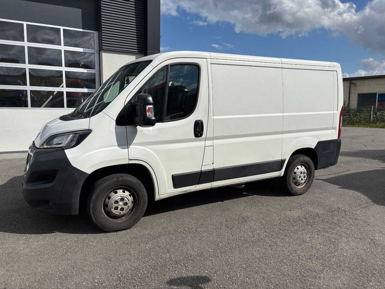 Peugeot Boxer - Kis furgon: 4 kép. Peugeot Boxer - Kis furgon: 4 kép.