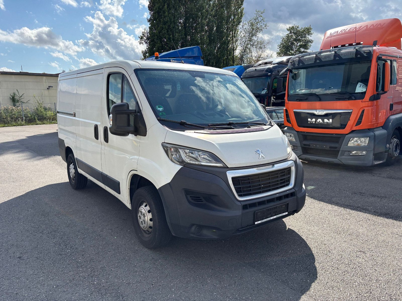 Peugeot Boxer - Kis furgon: 2 kép. Peugeot Boxer - Kis furgon: 2 kép.