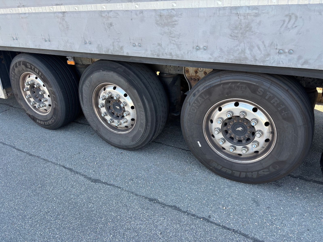 Ponyvás félpótkocsi Schmitz Cargobull SCS 24/ALU/Lift/Scheiben/EDSCHA/Palettenkasten: 7 kép.