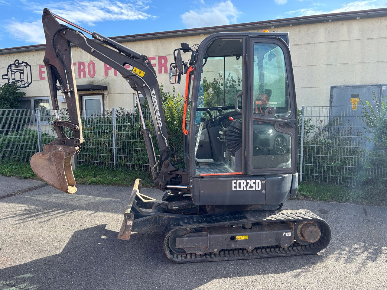 Volvo ECR 25 D - Minikotró: 3 kép. Volvo ECR 25 D - Minikotró: 3 kép.