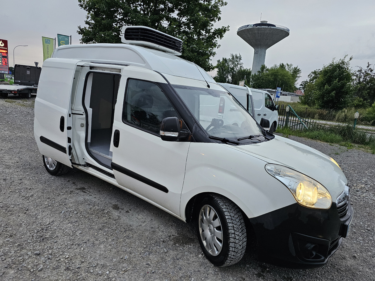 Hűtős kisteherautó Opel COMBO MAXI L2H2 1,6 tdi CHLODNIA CARRIER KLIMA EURO6 [ Copy ] [ Copy ] [ Copy ] [ Copy ]: 1 kép.