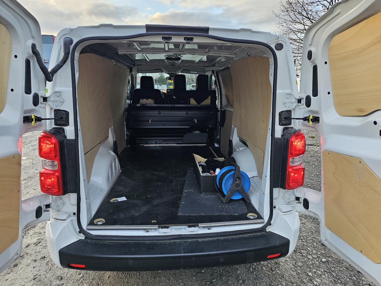 TOYOTA PROACE LONG ELECTRIC 75 KWH KLIMA NAVI KAMERA - Kis furgon, Elektromos kisteherautó: 3 kép. TOYOTA PROACE LONG ELECTRIC 75 KWH KLIMA NAVI KAMERA - Kis furgon, Elektromos kisteherautó: 3 kép.