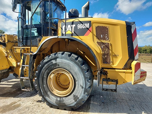 2016 Cat 966M - Gumikerekes homlokrakodó: 4 kép. 2016 Cat 966M - Gumikerekes homlokrakodó: 4 kép.