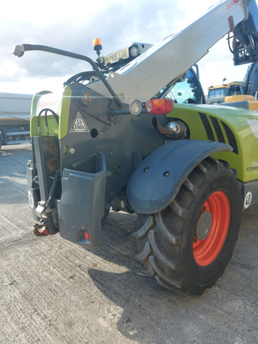 Claas Scorpion 7044 - Teleszkópos rakodó: 4 kép. Claas Scorpion 7044 - Teleszkópos rakodó: 4 kép.