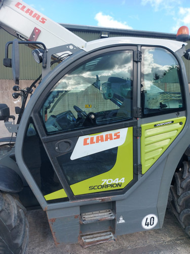 Claas Scorpion 7044 - Teleszkópos rakodó: 5 kép. Claas Scorpion 7044 - Teleszkópos rakodó: 5 kép.