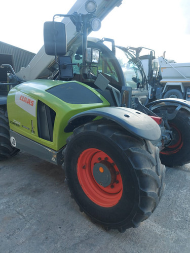 Claas Scorpion 7044 - Teleszkópos rakodó: 3 kép. Claas Scorpion 7044 - Teleszkópos rakodó: 3 kép.