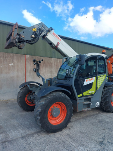 Claas Scorpion 7044 - Teleszkópos rakodó: 2 kép. Claas Scorpion 7044 - Teleszkópos rakodó: 2 kép.