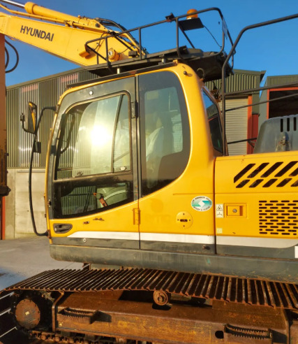 Hyundai R140LC-9A - Lánctalpas kotró: 4 kép. Hyundai R140LC-9A - Lánctalpas kotró: 4 kép.