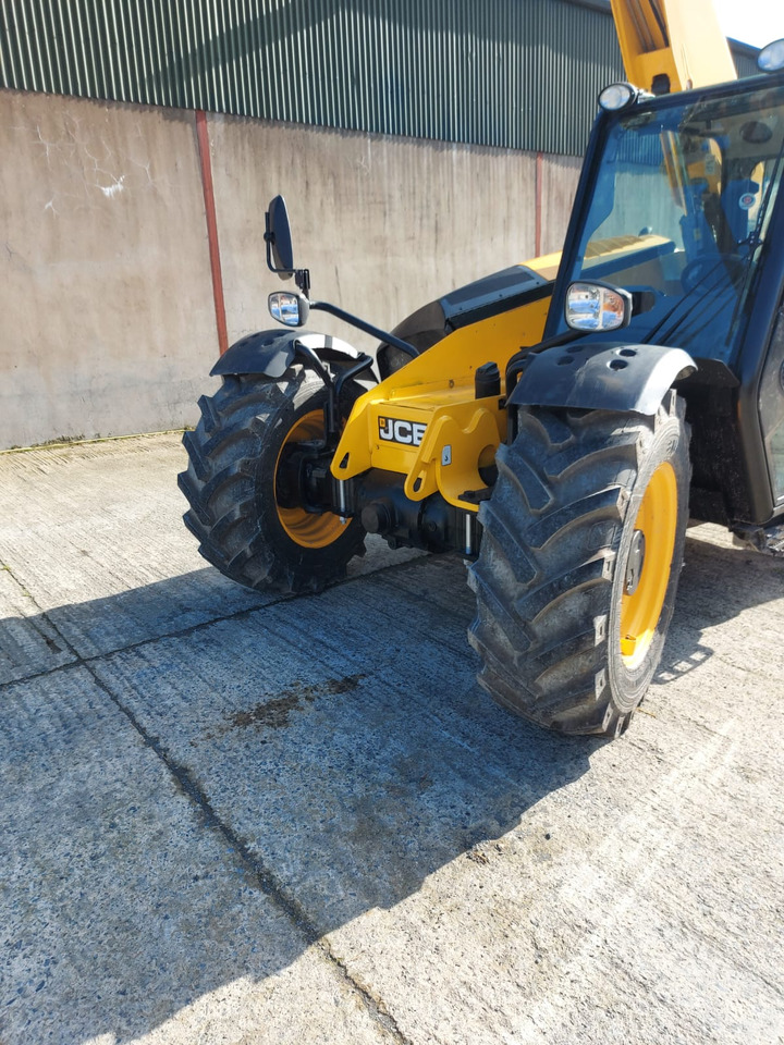 JCB 527-58 Agri - Teleszkópos rakodó: 3 kép. JCB 527-58 Agri - Teleszkópos rakodó: 3 kép.