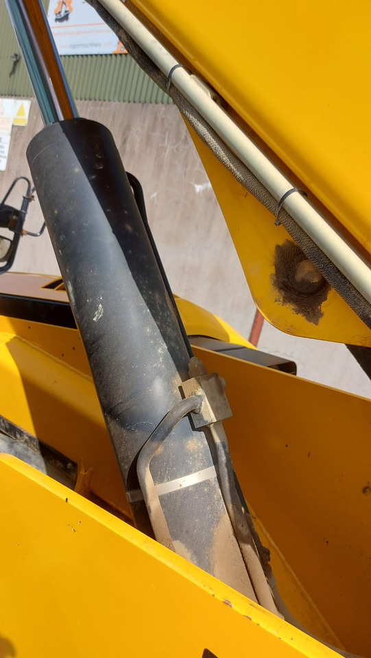 JCB 540-140 - Teleszkópos rakodó: 4 kép. JCB 540-140 - Teleszkópos rakodó: 4 kép.