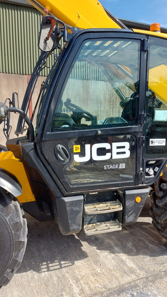JCB 540-140 - Teleszkópos rakodó: 3 kép. JCB 540-140 - Teleszkópos rakodó: 3 kép.